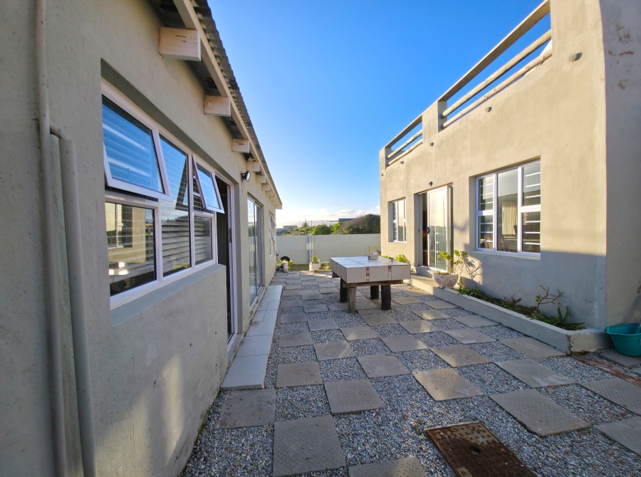 5 Bedroom Property for Sale in Hawston Western Cape